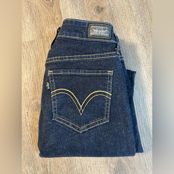 Levi Women’s 535 Legging Denim - Picture 5 of 5